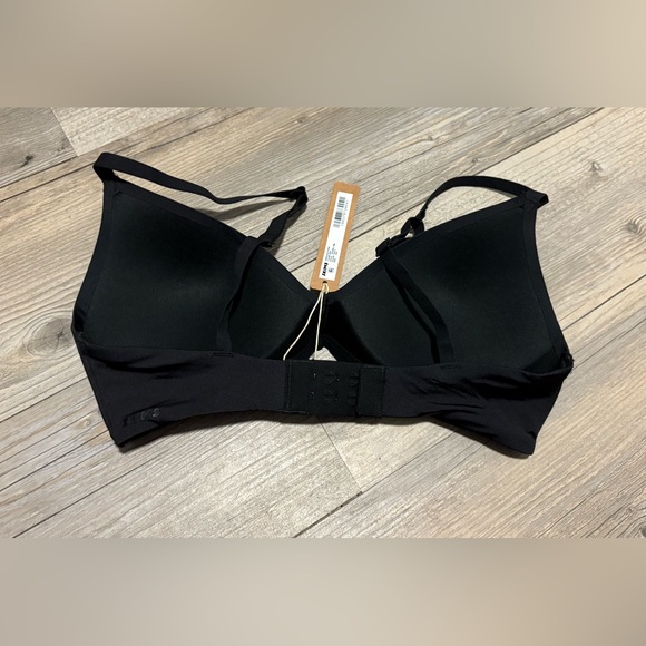 SKIMS Kim Kardashian wireless form bra 32B new with tags - Picture 2 of 4